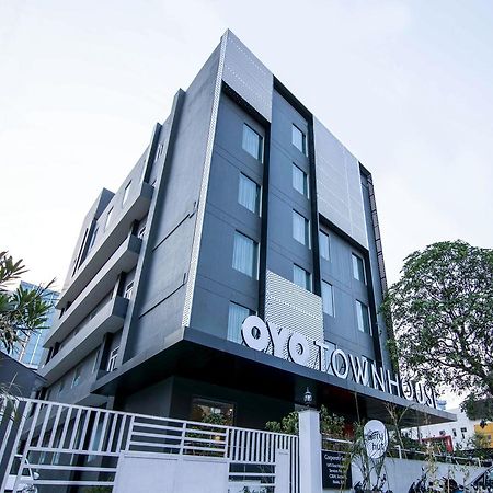 Oyo Townhouse 028 Corporate Suite Noida Exterior photo