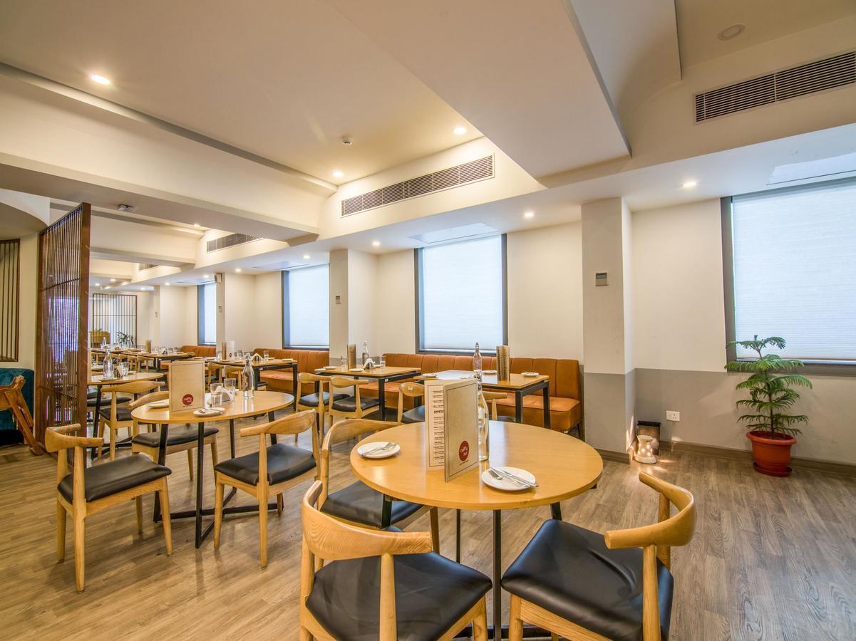 Oyo Townhouse 028 Corporate Suite Noida Exterior photo